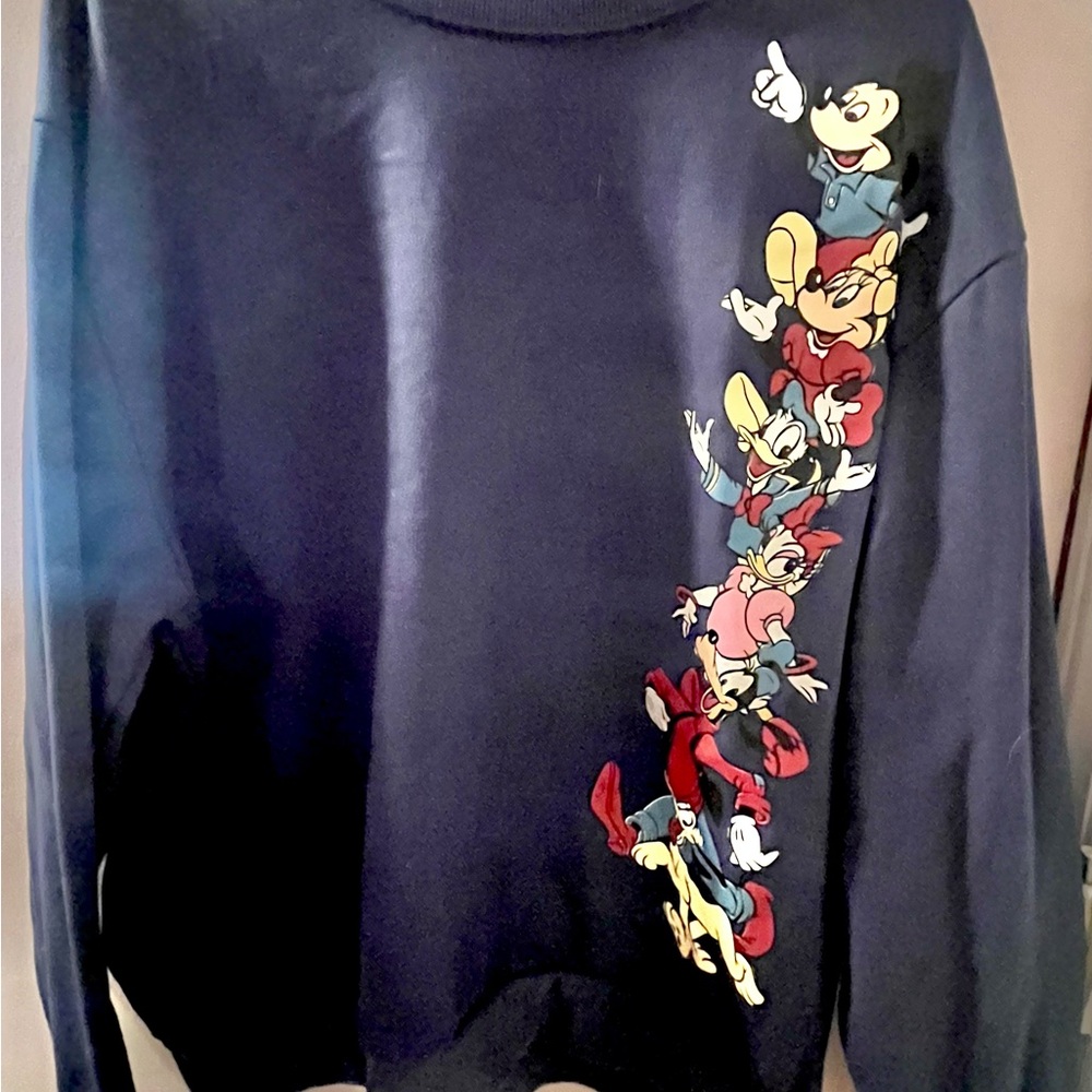 Disney Mickey and Friends Sweatshirt

• Y2K
• throwback 
• comfy